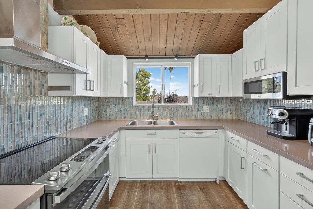 21147 E Cliff Drive Property Photo 3
