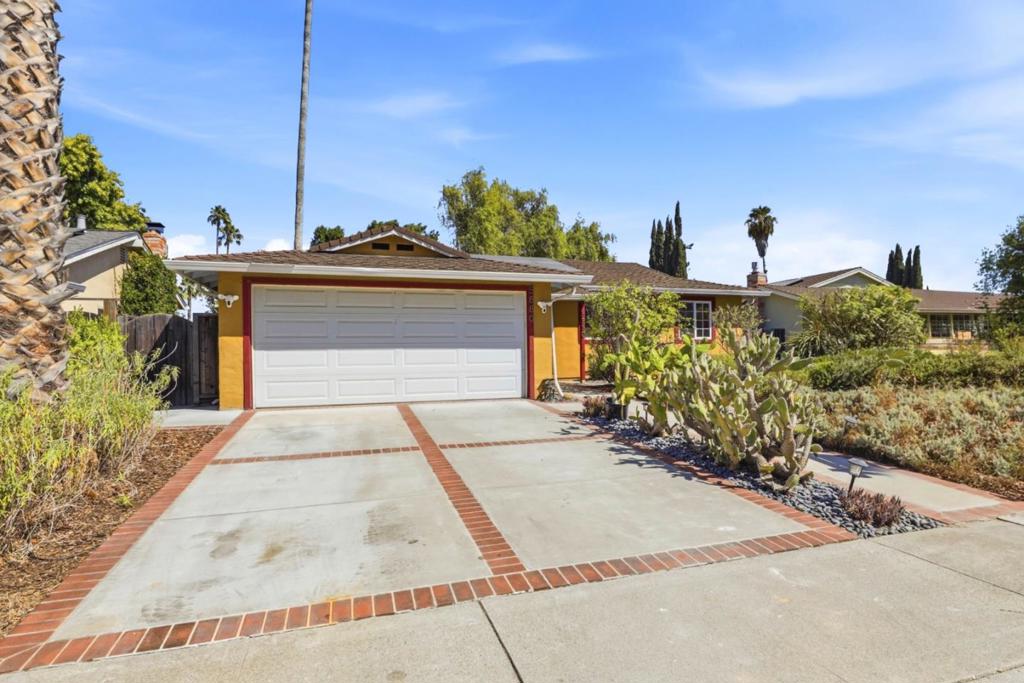 5880 Tandera Avenue Property Photo 3
