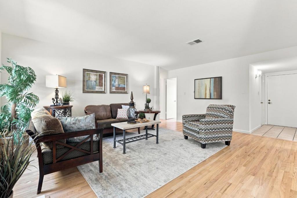 5880 Tandera Avenue Property Photo 10
