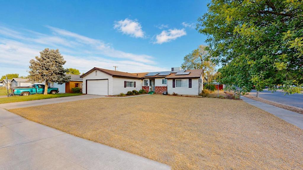 1405 Tamarack Avenue Property Photo 1