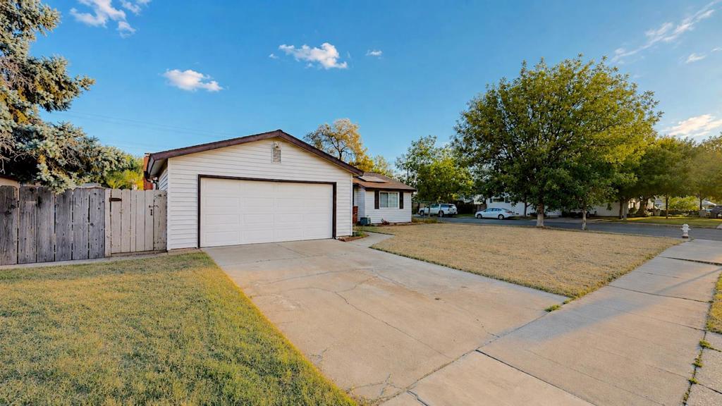 1405 Tamarack Avenue Property Photo 2