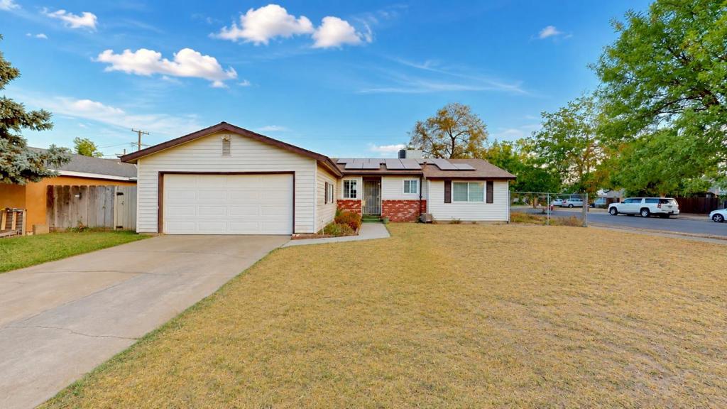 1405 Tamarack Avenue Property Photo 3