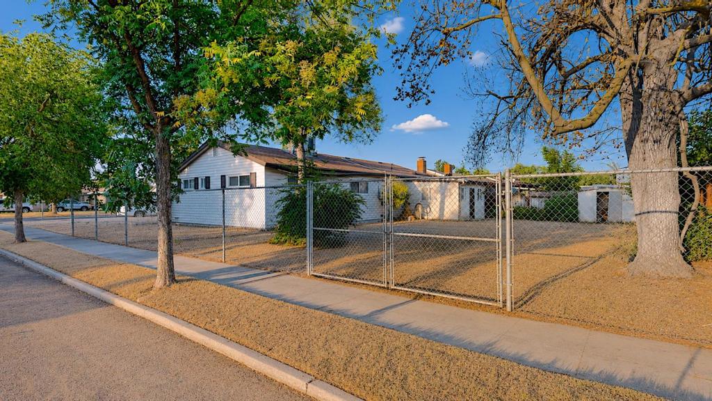 1405 Tamarack Avenue Property Photo 4