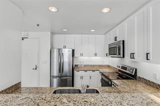250 King Street 1210 Property Photo 6