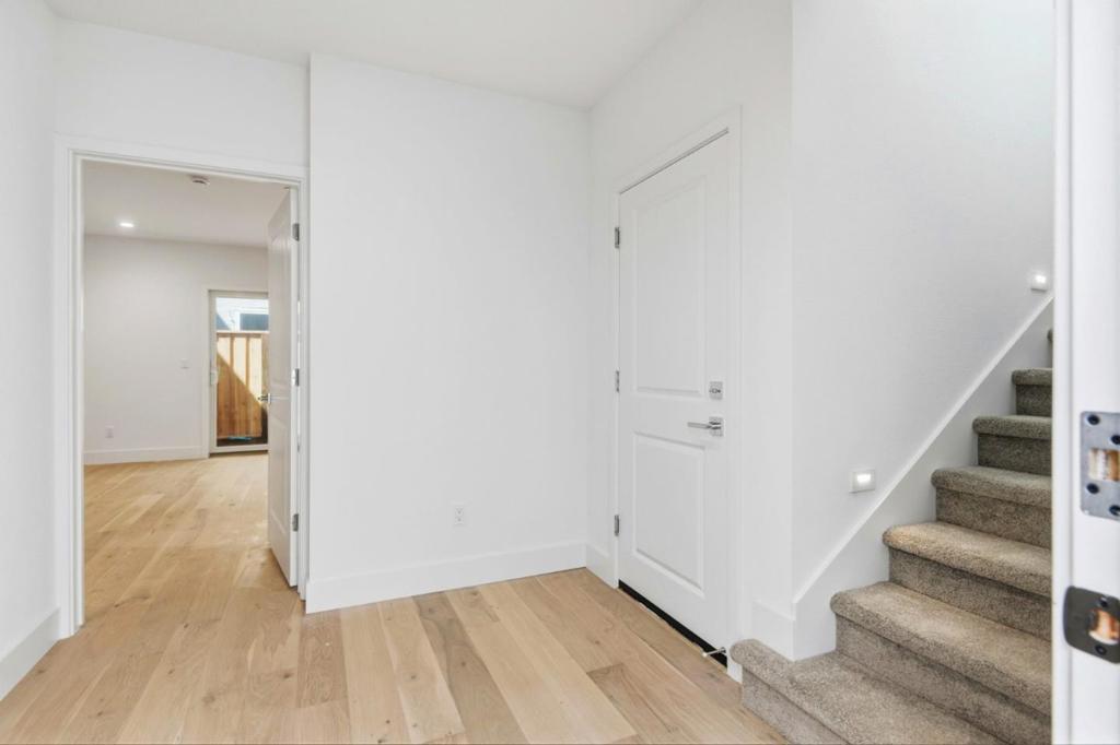 225 Honeydew Court Property Photo 4