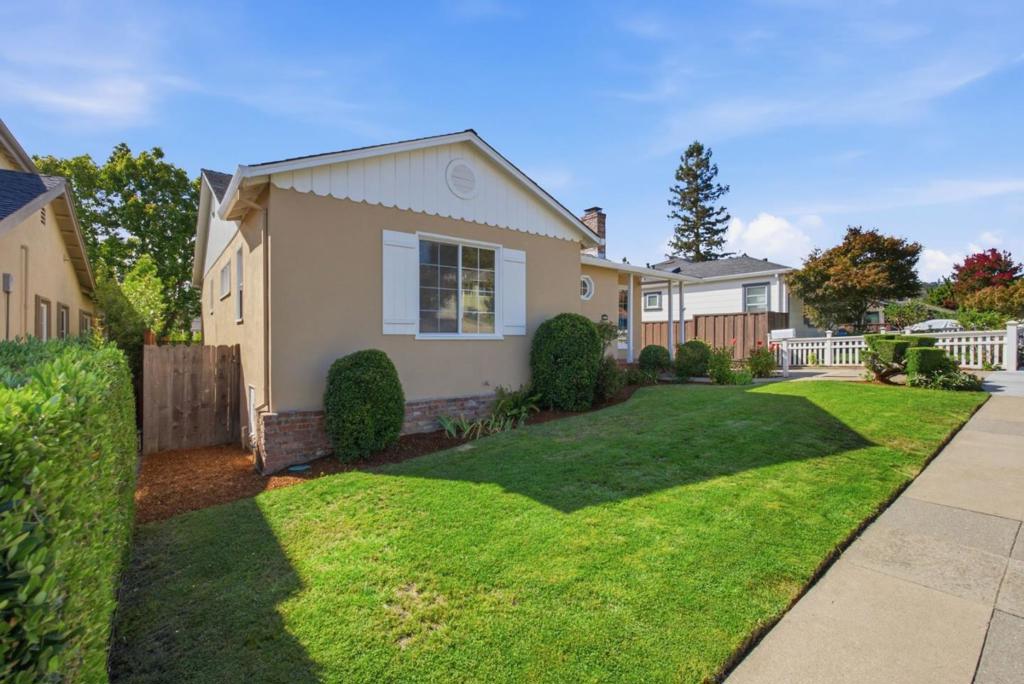 1945 Birch Avenue Property Photo 6