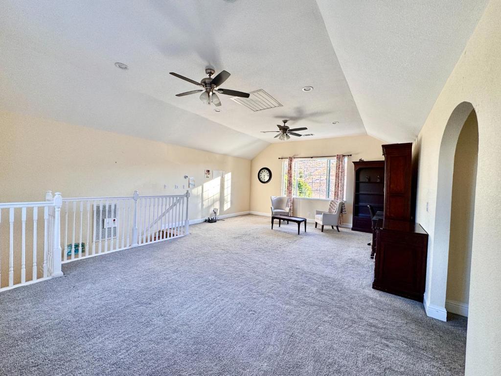 90 Adrian Dr Property Photo 19