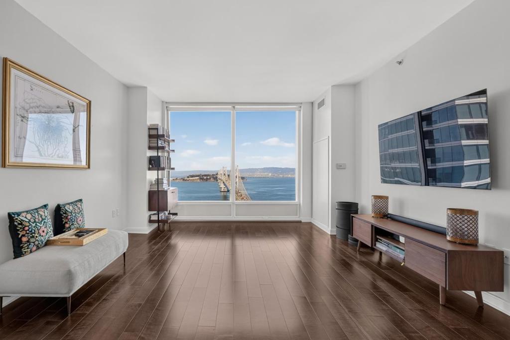 425 1st Street 3201 Property Photo 2