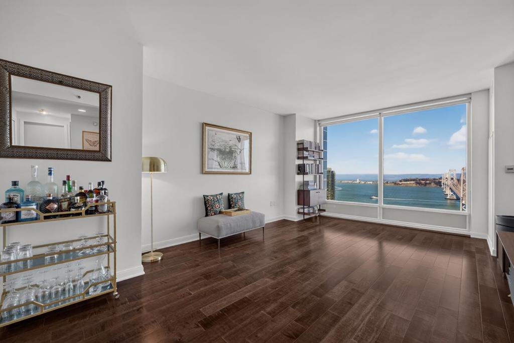 425 1st Street 3201 Property Photo 3