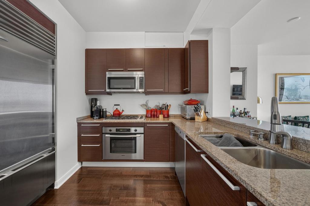 425 1st Street 3201 Property Photo 12