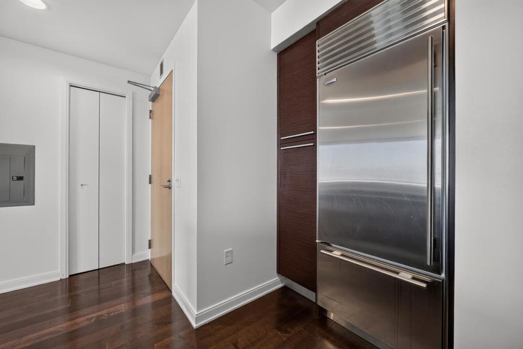425 1st Street 3201 Property Photo 13