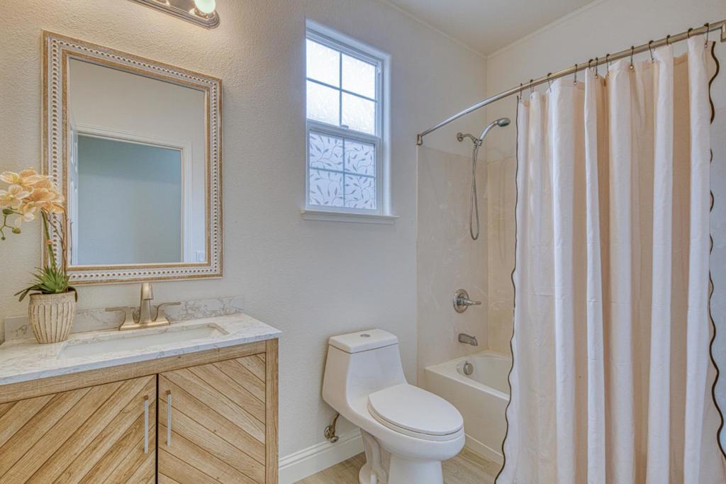 4560 Peninsula Point Drive Property Photo 28