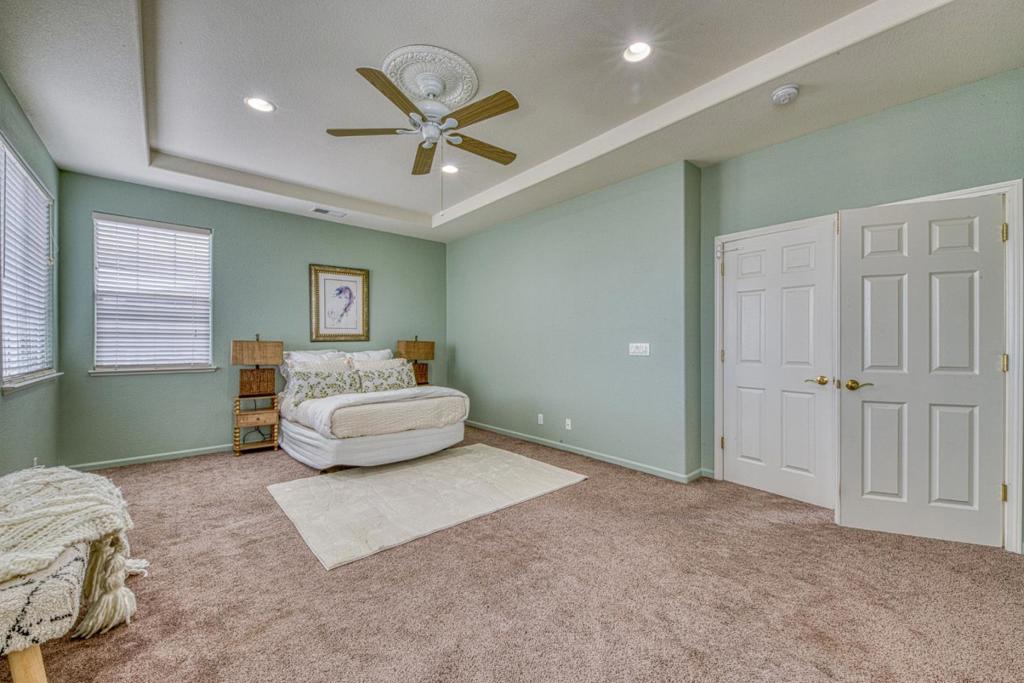 4560 Peninsula Point Drive Property Photo 32