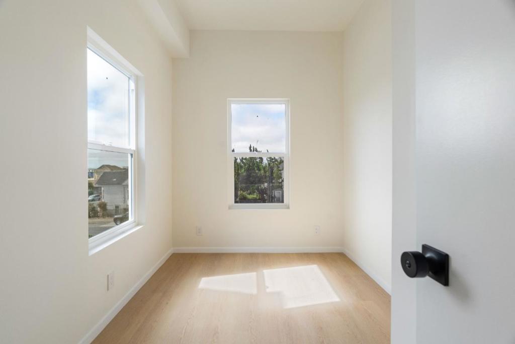 2136 Foothill Boulevard Property Photo 12