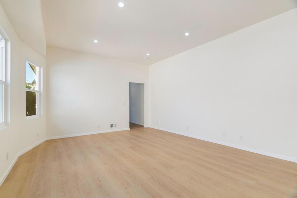 2136 Foothill Boulevard Property Photo 14