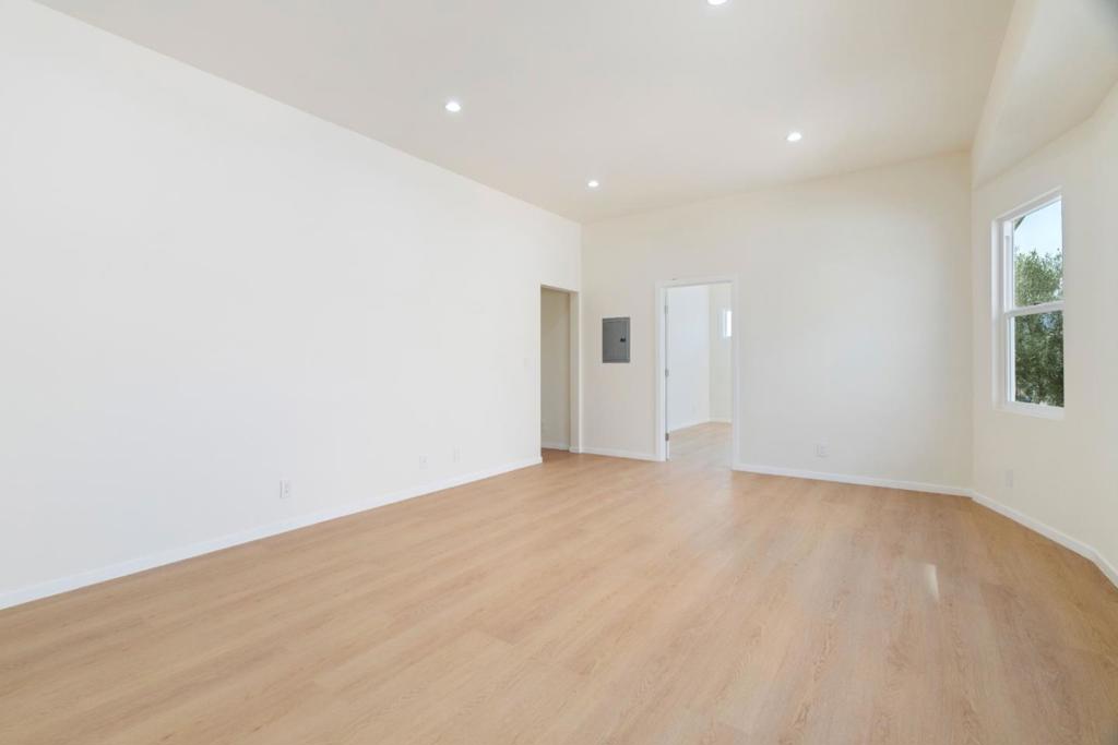 2136 Foothill Boulevard Property Photo 15