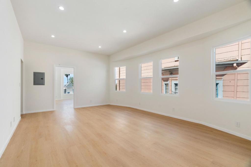 2136 Foothill Boulevard Property Photo 16