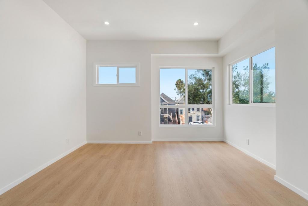 2136 Foothill Boulevard Property Photo 17