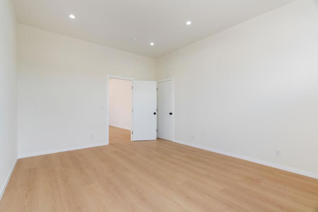 2136 Foothill Boulevard Property Photo 18