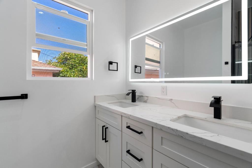 2136 Foothill Boulevard Property Photo 20