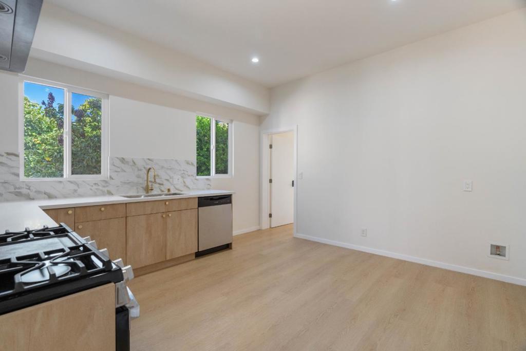 2136 Foothill Boulevard Property Photo 21