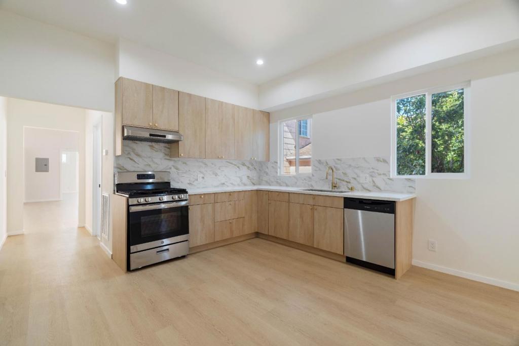 2136 Foothill Boulevard Property Photo 22