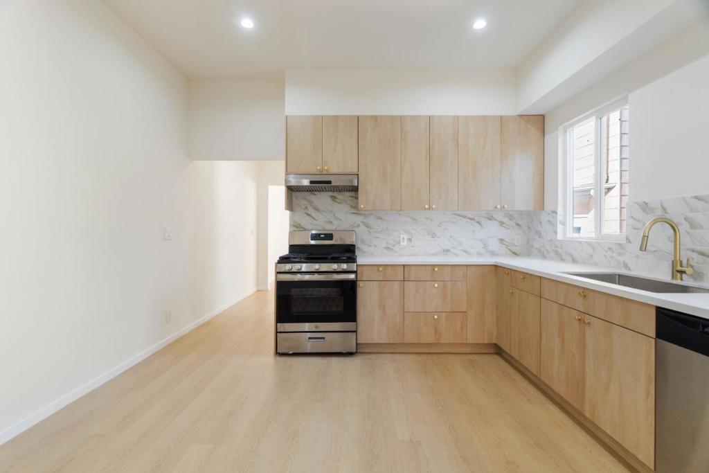 2136 Foothill Boulevard Property Photo 23