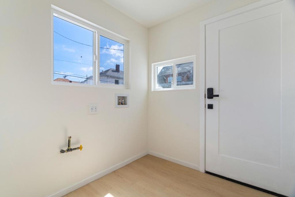 2136 Foothill Boulevard Property Photo 25