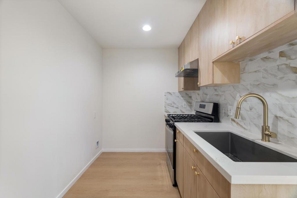 2136 Foothill Boulevard Property Photo 29