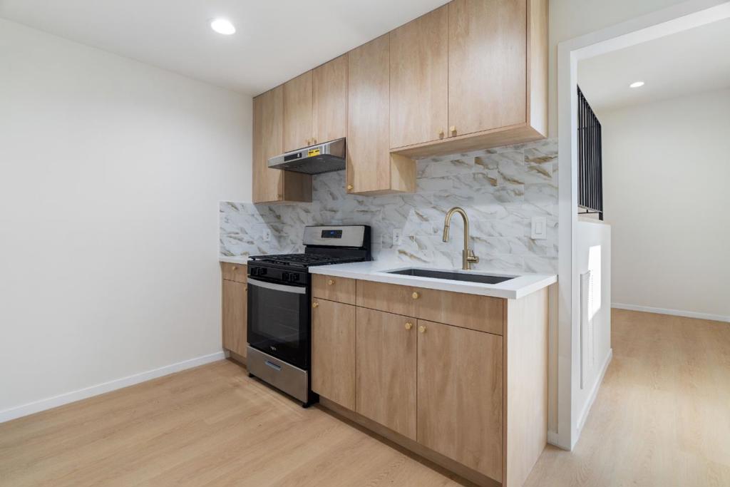 2136 Foothill Boulevard Property Photo 30