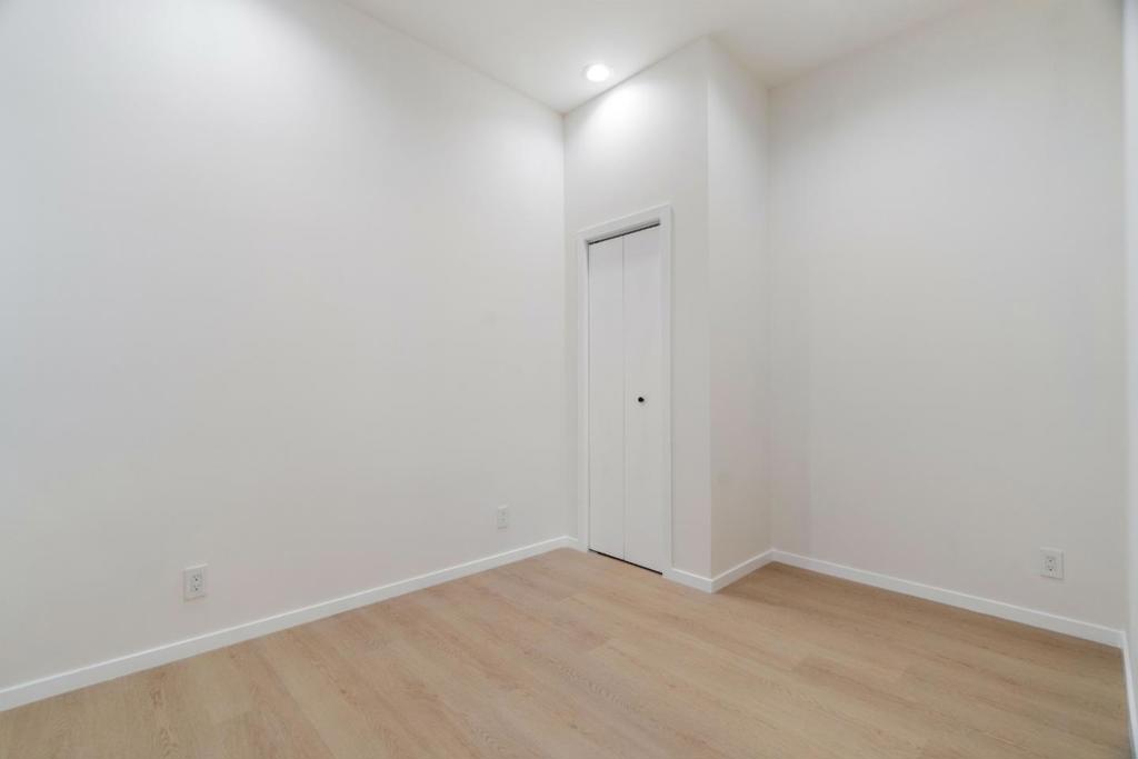 2136 Foothill Boulevard Property Photo 31