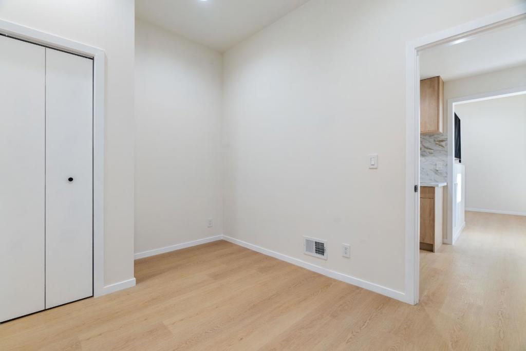 2136 Foothill Boulevard Property Photo 32
