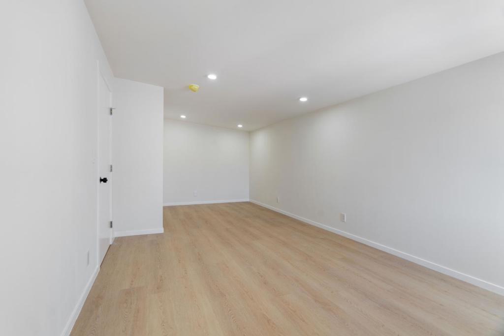 2136 Foothill Boulevard Property Photo 35