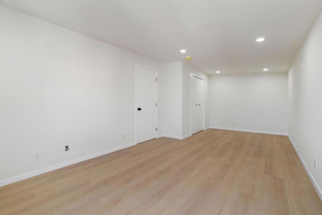 2136 Foothill Boulevard Property Photo 36
