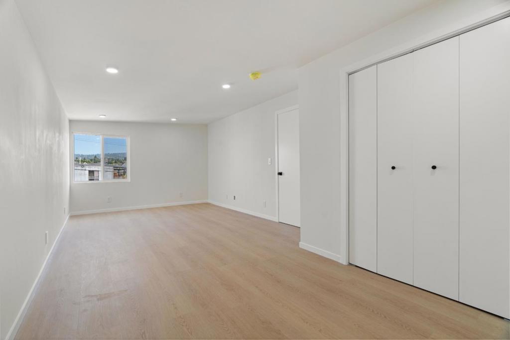 2136 Foothill Boulevard Property Photo 37