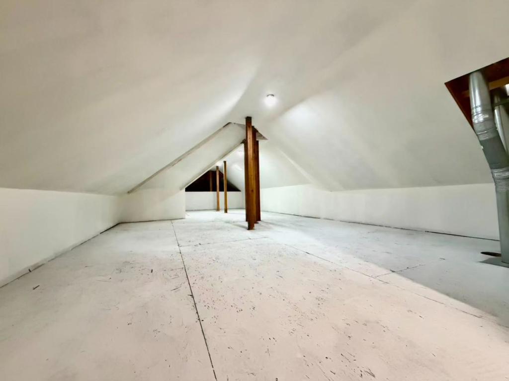 2136 Foothill Boulevard Property Photo 38