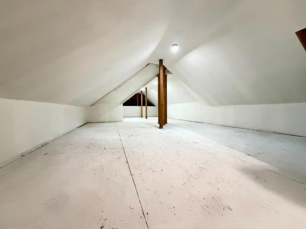 2136 Foothill Boulevard Property Photo 39