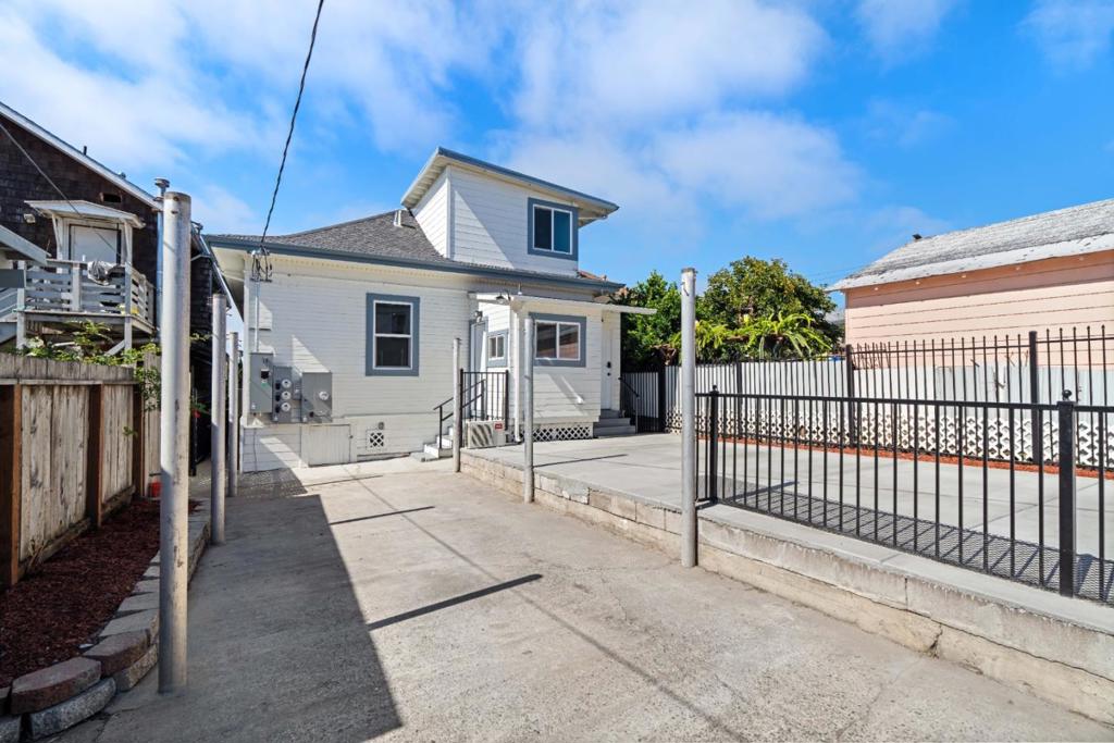 2136 Foothill Boulevard Property Photo 40