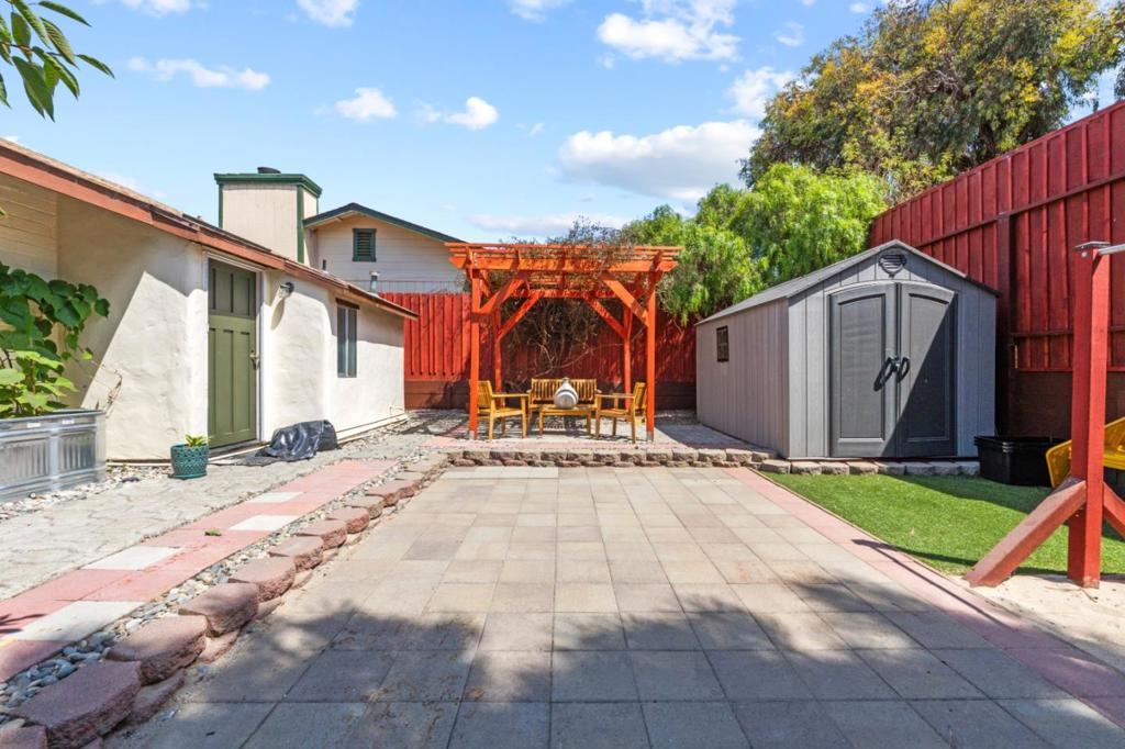1494 Darwin Street Property Photo 4