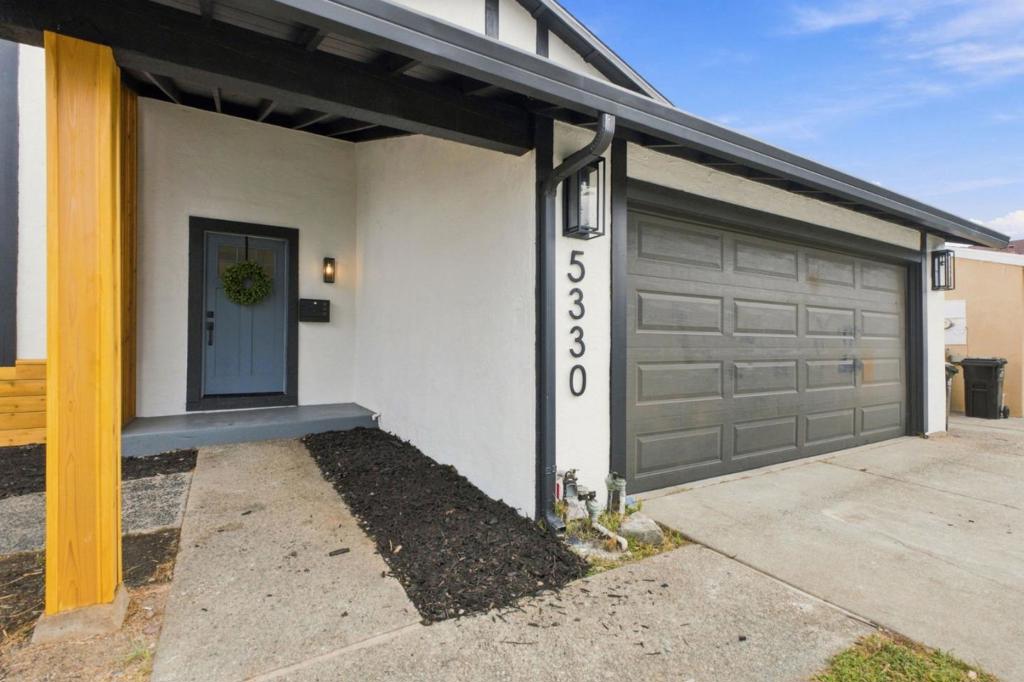 5330 Pebbletree Way Property Photo 4