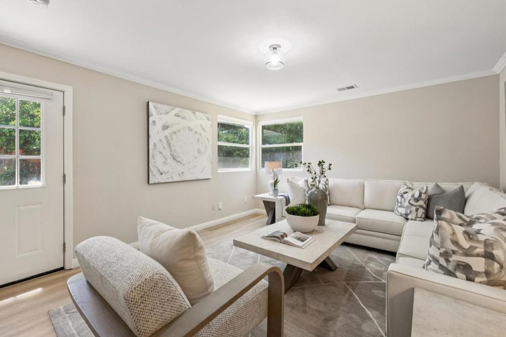 1080 Judson Street Property Photo 4