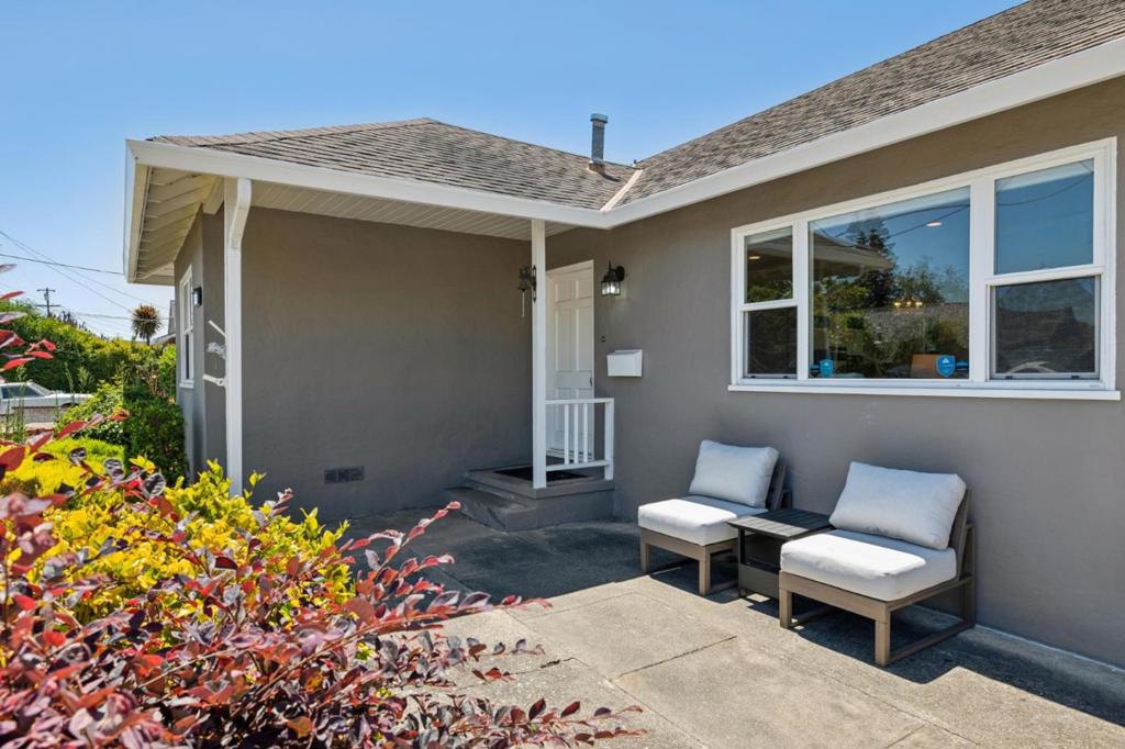 1080 Judson Street Property Photo 6