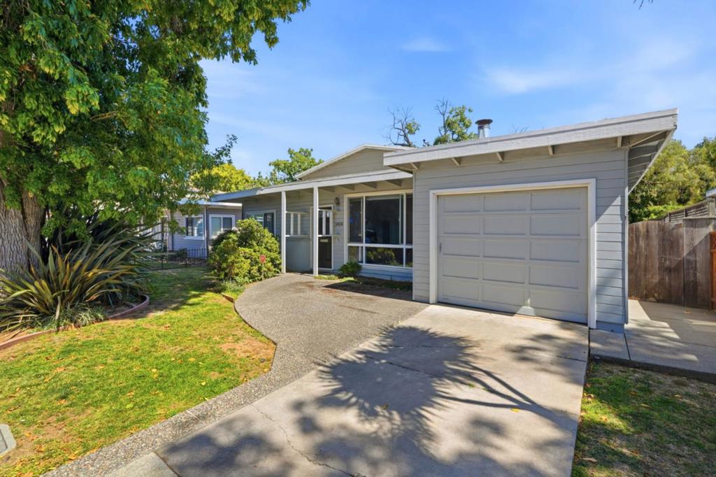 1424 Hemlock Avenue Property Photo 1