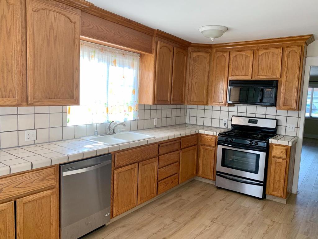 1462 Revere Avenue Property Photo 8