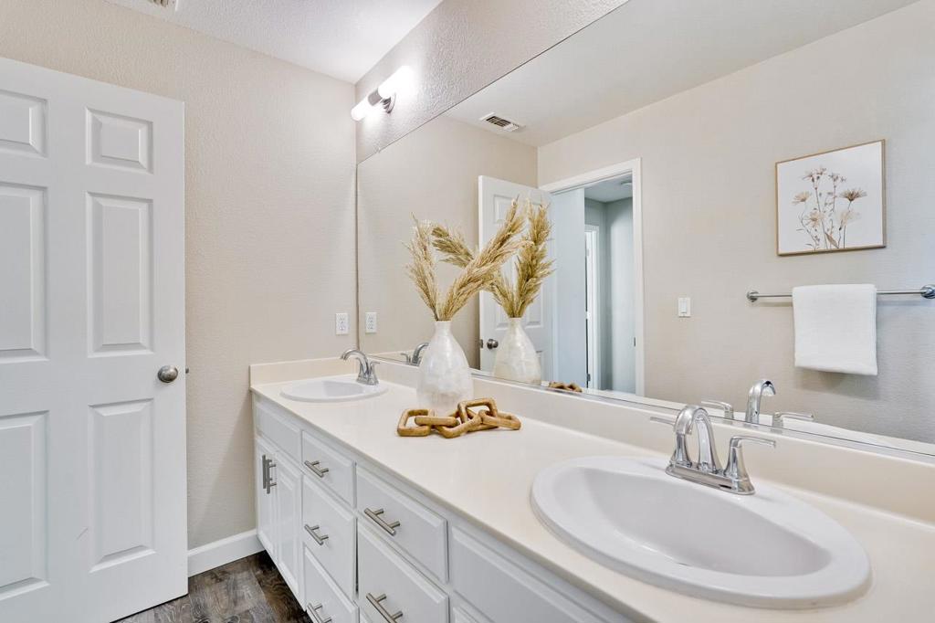 1233 Arabelle Way Property Photo 35