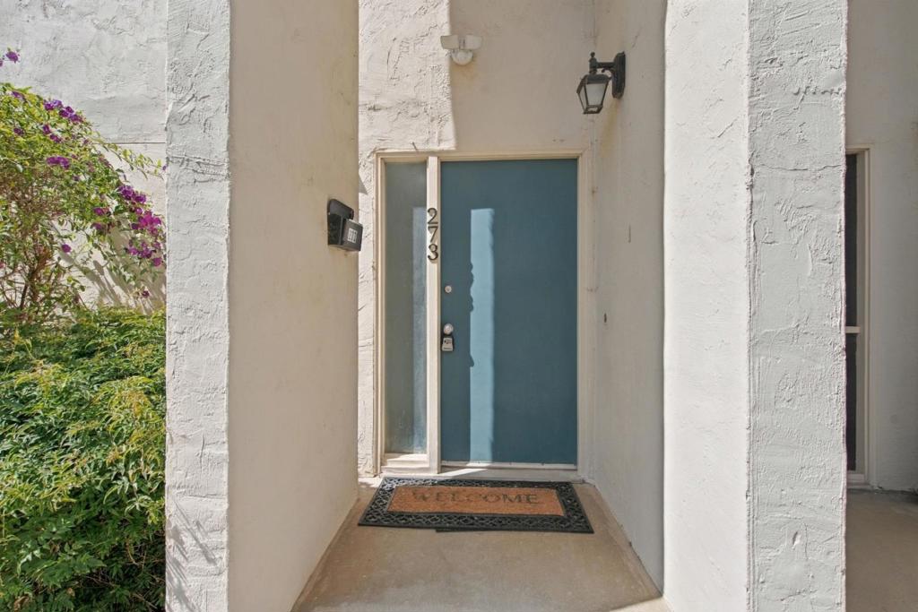 273 Sunnyhills Drive Property Photo 2