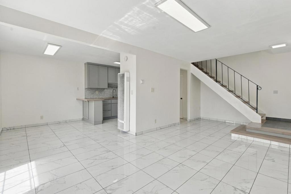273 Sunnyhills Drive Property Photo 4