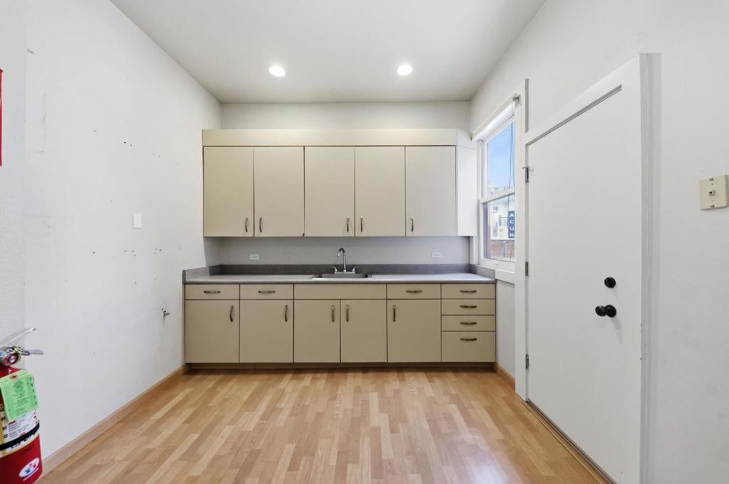 271 Austin Street Property Photo 49