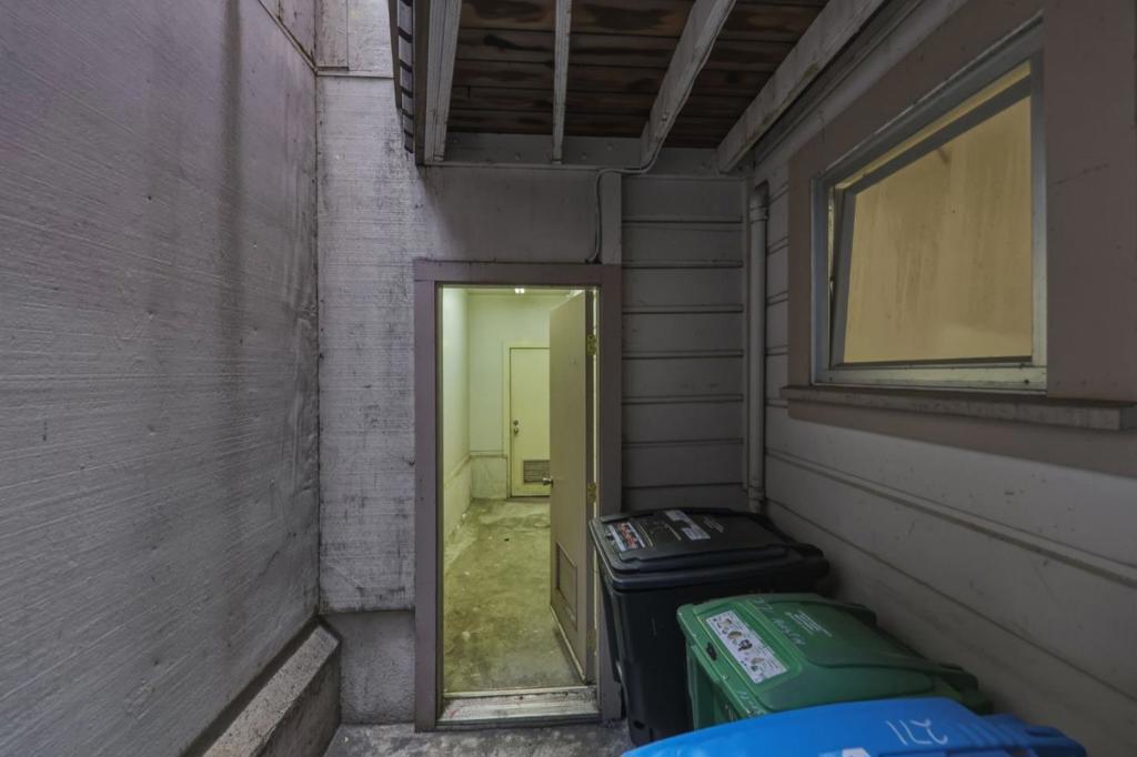 271 Austin Street Property Photo 68