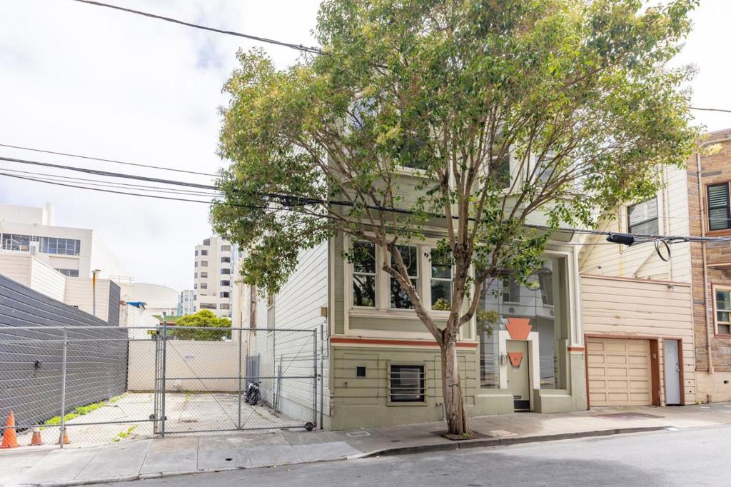 271 Austin Street Property Photo 94